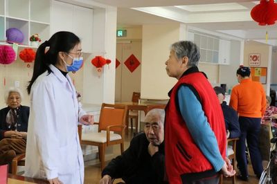 醫(yī)生在身旁，硬核托起健康“夕陽紅”——記社區(qū)健康咨詢服務的溫暖力量