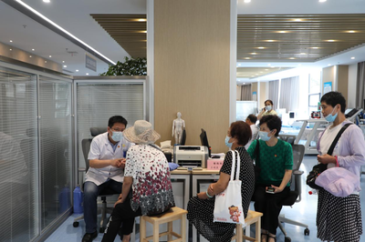 省二院中醫(yī)專家走進(jìn)南苑街道 義診惠民暖人心